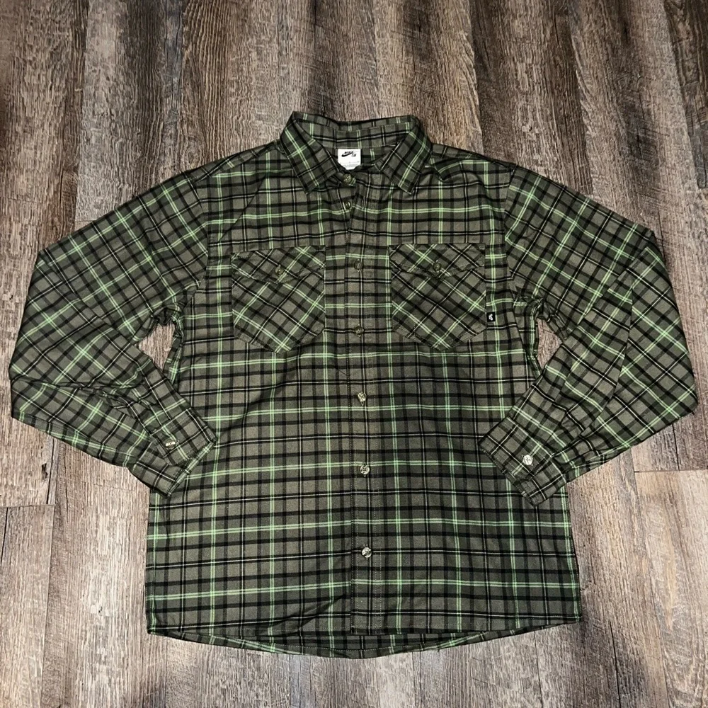 Nike SB Long Sleeve Flannel Skate Button Up Shirt FN2567-222‎ Size Small NWT$100